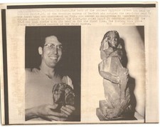 Patrick Carbon Holds MISSING HEAD of Ancient Egyptian Sculpture 1973 Press Photo