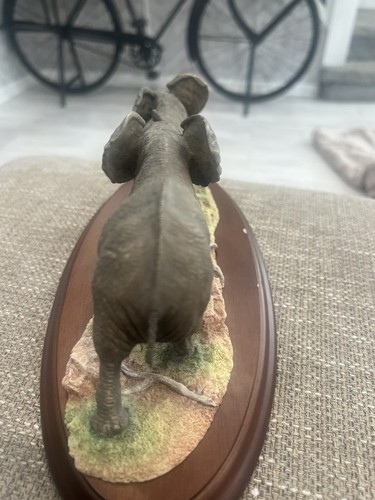 Statua statuina Lenox Elefanti "Passeggiata giocosa" su supporto in legno - Foto 11 di 19