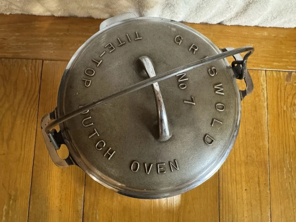 复古 Griswold No. 7 Tite-Top 荷兰烤箱 2604 带盖 2604 和编号 7 Trivet 205 — 第 2/4 张图片