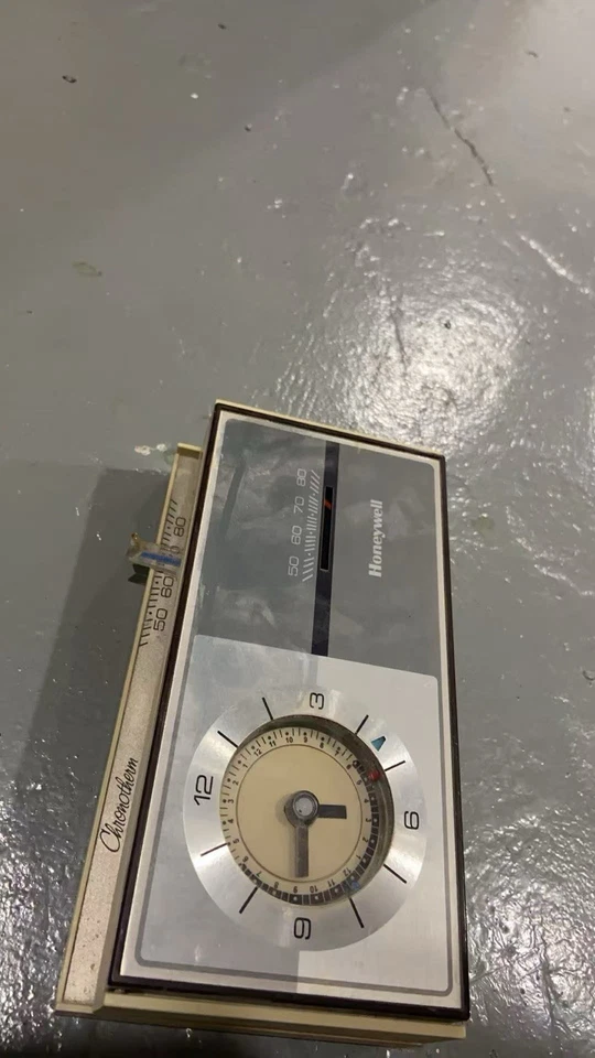 Honeywell TS8095A1002 Chronotherm Thermostat Heating Only for 750mV Systems - Image 2 of 2
