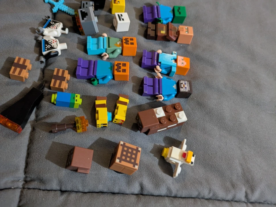 Lego Minecraft Minifigura y Lote de Piezas con Alex Steve Piezas Animales y Armas Foto 3 de 4