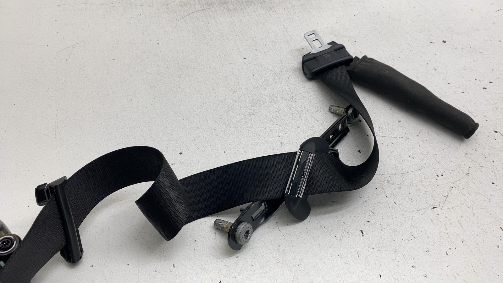 ⭕17-20 Maserati Levante Front Passenger Side Seat Belt Retractor Right 634208200