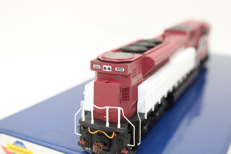 Athearn Genesis HO Scale EMD Demonstrator SD80MAC Diesel Locomotive #8000 NOS - Image 4 of 4
