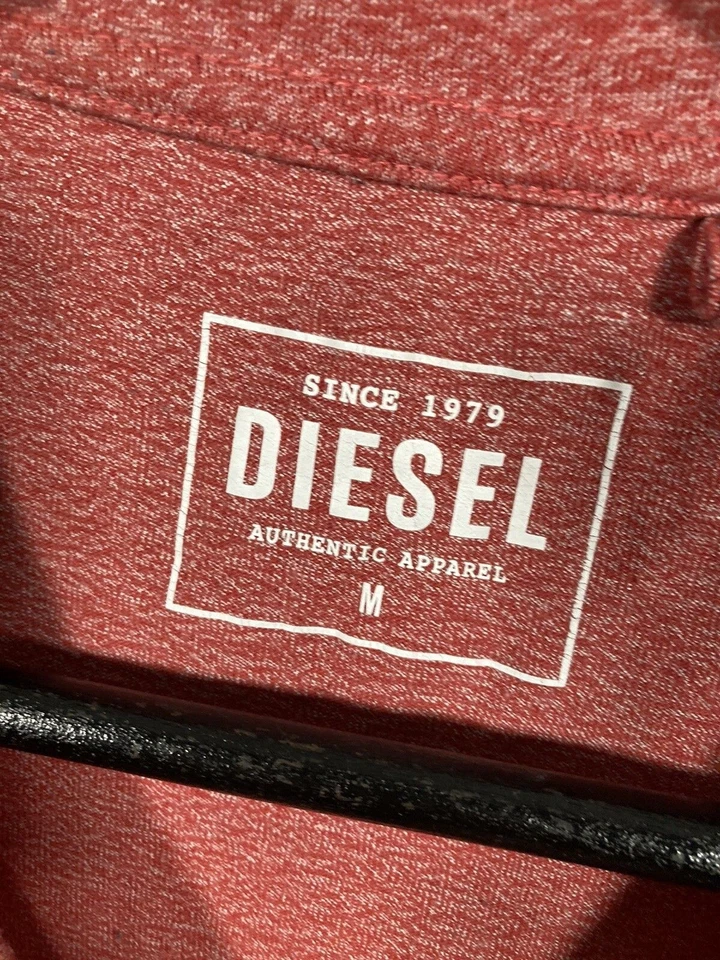 Camiseta DIESEL - Talla Mediana - Roja - Excelente Estado - Mujer’s Foto 2 de 4