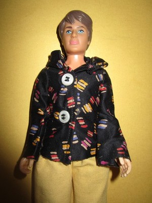 B849) ALTE MÄNNLICHE BRÜNETTE NO NAME DOLL ZWEI TEILE KLEIDUNG+SCHWARZE SCHUHE