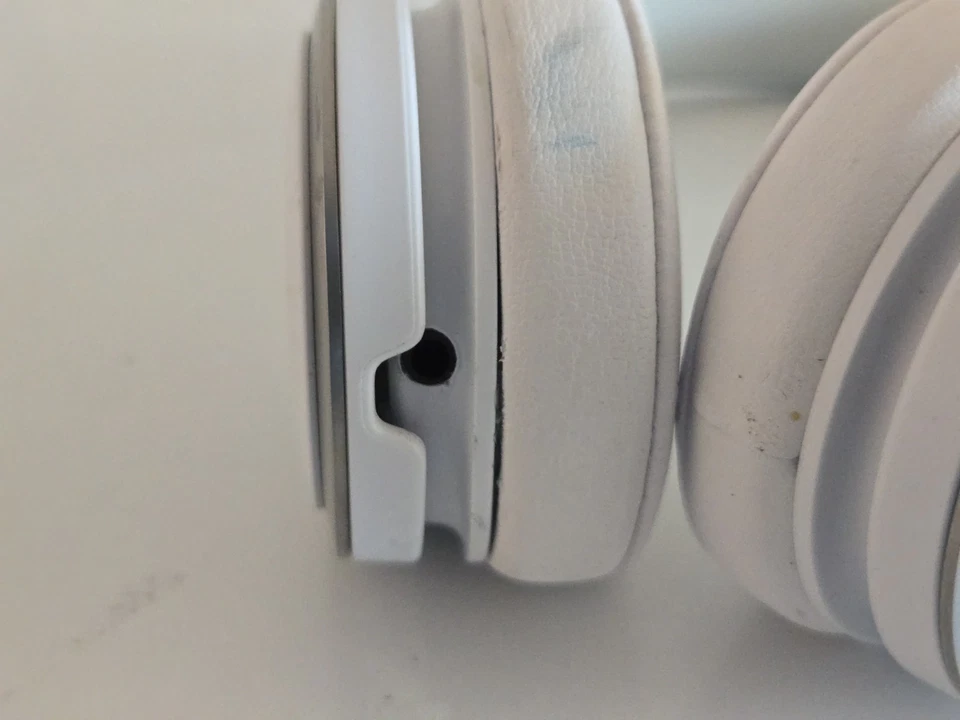 Beats By Dr Dre EP blanco con cable de audio Foto 4 de 4