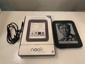 Barnes Noble Nook Bnrv300 Simple Touch Ebook Reader Ereader