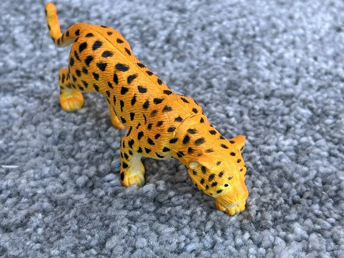 Wild Animal Cheetah Figure Animal Hi-Res Plastic Toy Collectible Brown