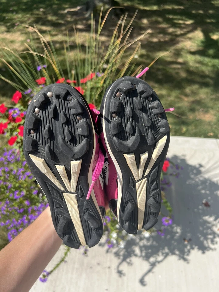 Botines de béisbol Easton 360 rosas para niñas y jóvenes Foto 3 de 4