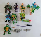Y-710 VINTAGE COLLECTION OF 80/90'S TEENAGE MUTANT NINJA TURTLES FIGURES & ACC.!