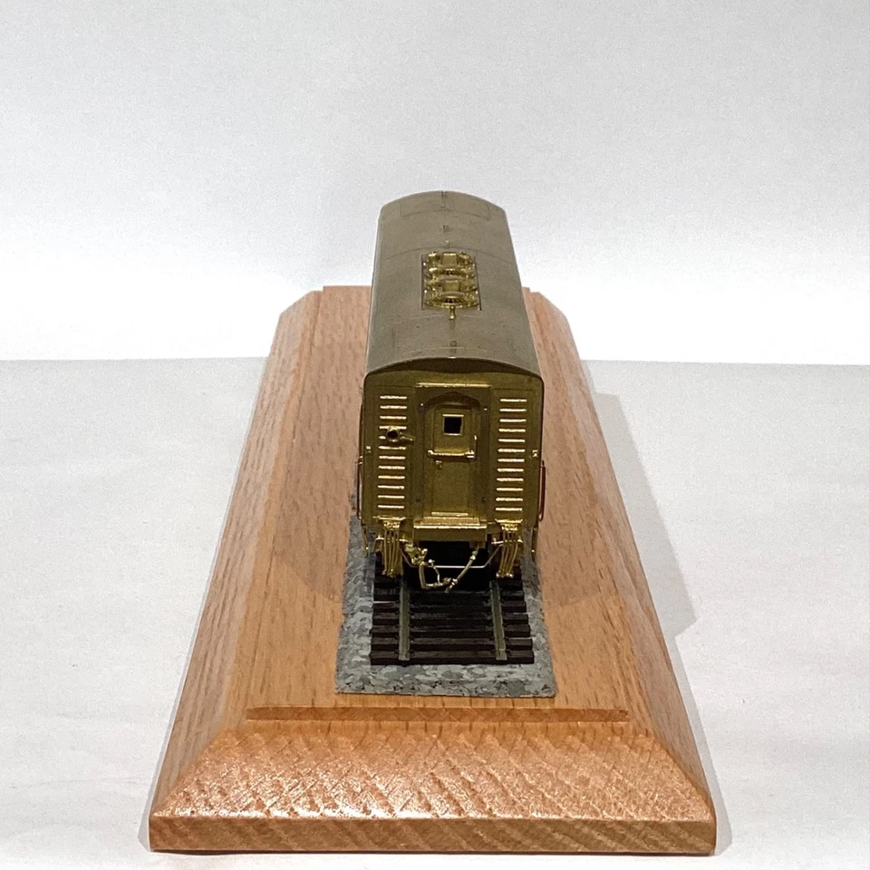 Overland Models HO Scale Brass EMD Chesapeake & Ohio F7B Diesel Locomotive - Image 2 of 4