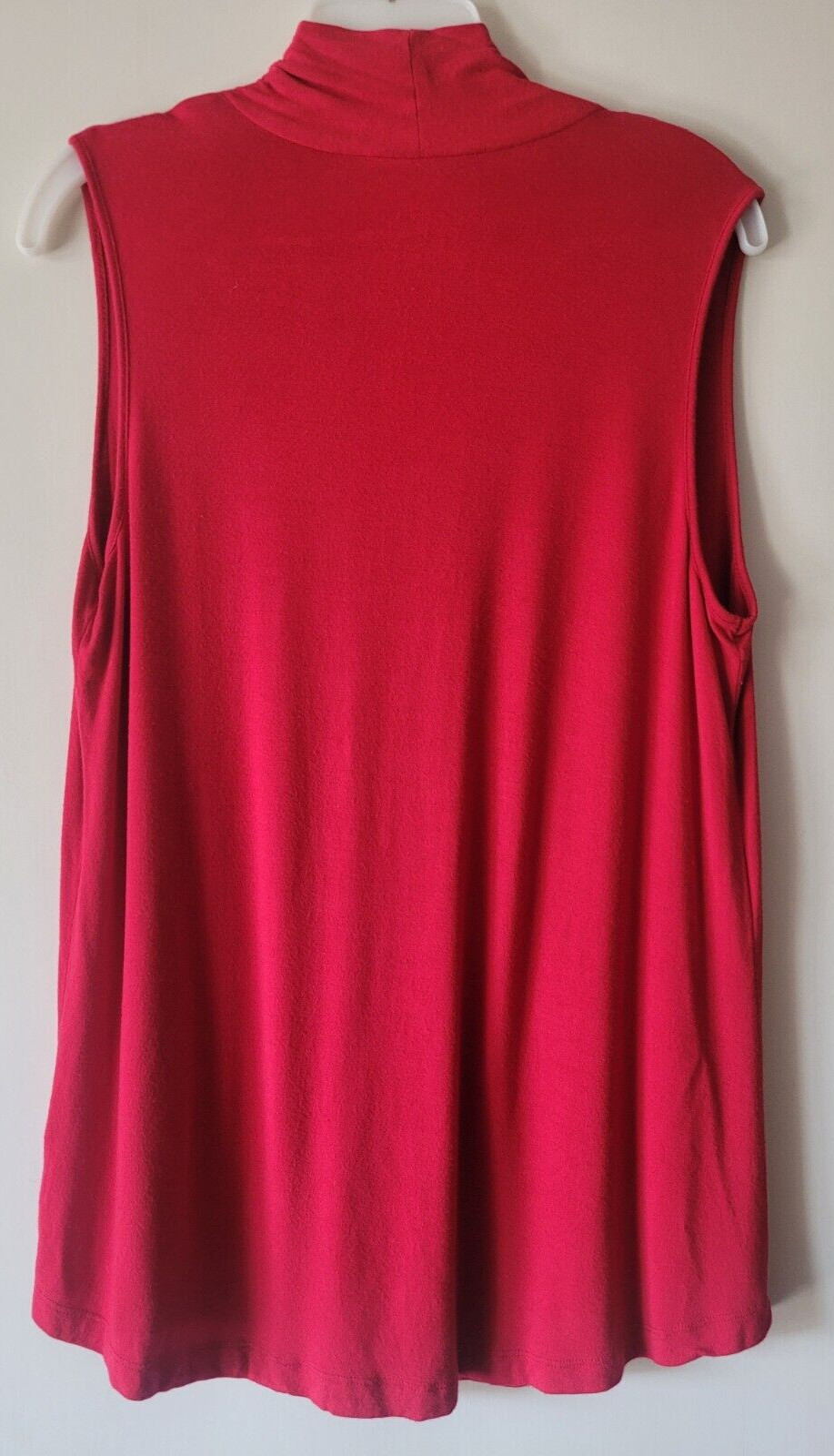 Cable & Gauge Solid Basic Red Sleeveless V Neck T… - image 7