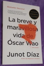 La Breve Y Maravillosa Vida de Óscar Wao (Signed / Spanish / Paperback Edition)
