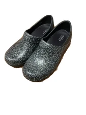 crocs dual comfort clogs