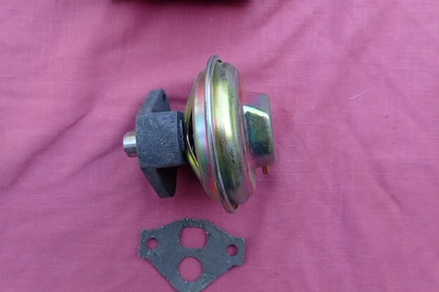 Клапан рециркуляции отработавших газов 1980 GM (3,8 л V6), новый из старых запасов! 17066118 Buick Oldsmobile Pontiac Chevy - Изображение 2 из 4