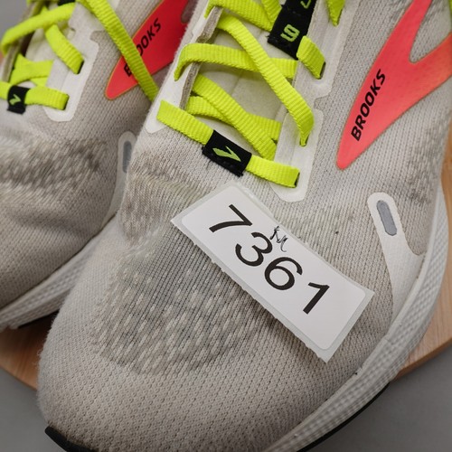 Brooks Womens Launch GTS 9 1203741B148 Gray Running Shoes Sneakers Size 11B Flaw - Picture 12 of 12