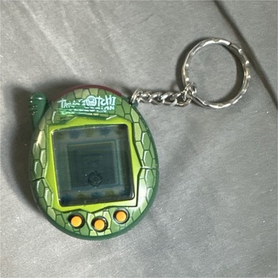 Tamagotchi Connection Green Reptile Snake Skin Virtual Pet 2004