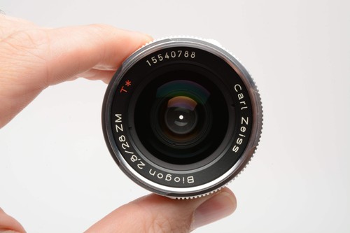 Objectif Carl Zeiss Biogon T* 28 mm f2,8 ZM Chrome pour appareil photo Leica M, comme neuf - - Photo 2/9
