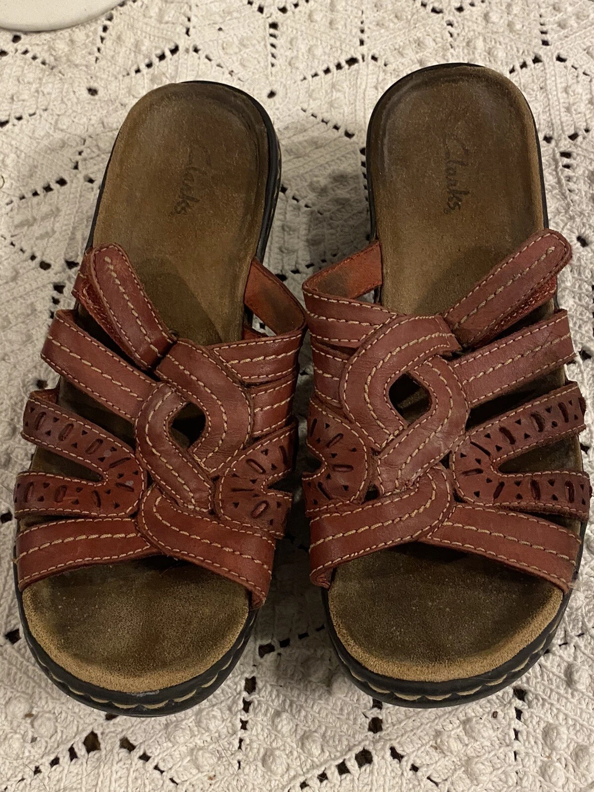 Sandali Clarks pieghevoli donna rosso nero slide cinturino zeppa pelle 8