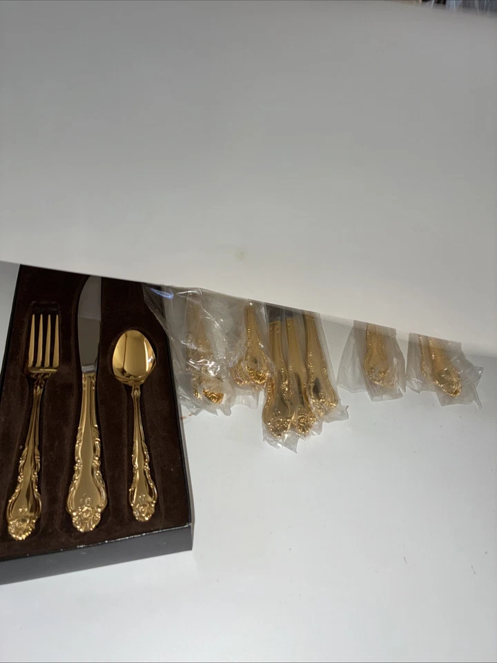 Conjunto de louça Oneida Golden Malmaison 20 peças, perfeito estado nunca usado. - Imagem 2 de 4