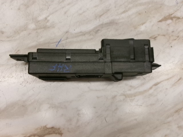 501201310003 03 to 13 Maserati Quattroporte Right Front Door Window Switch