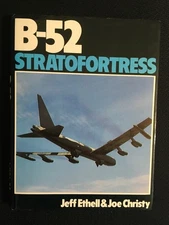 B-52 STRATOFORTRESS Military Aircraft Aviation History Specs Vintage 1981 HC/DJ
