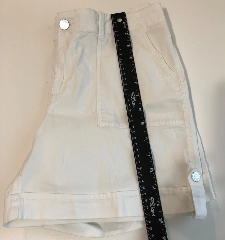 Gloria Vanderbilt Women's White Shorts Size 8 Pockets - Image 4 of 4