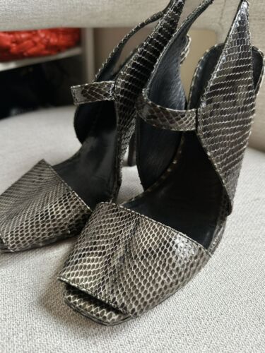 Zapatos de tacón de serpiente genuinos Narciso Rodríguez en verde gris talla 9/40 - Imagen 3 de 7