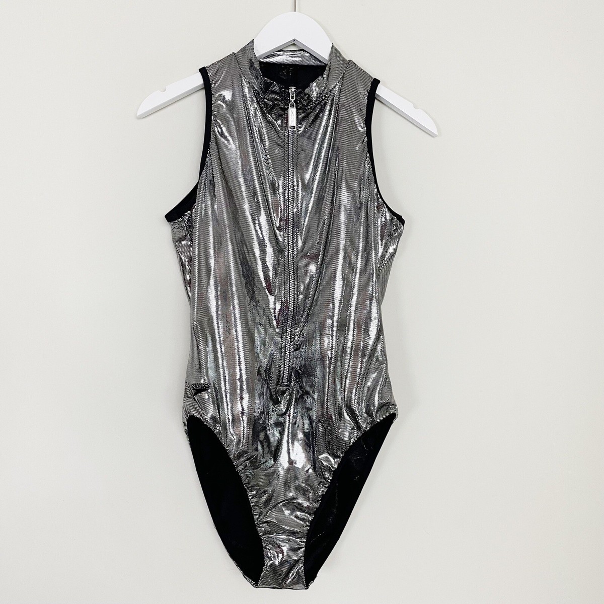   SWIMSUITS 水着 SILVERアクセント サイズ4 Plus Size Metallic Half Zip Rash Guard One Piece Swimsuit