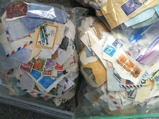 WORLDWIDE STAMP MIXTURE OVER 800 USED & MINT STAMPS MANY PRE 1960