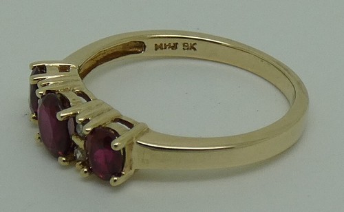 SOLID 9CT YELLOW GOLD DIAMOND & SYNTHETIC RUBY DRESS RING - SIZE N - Picture 9 of 9