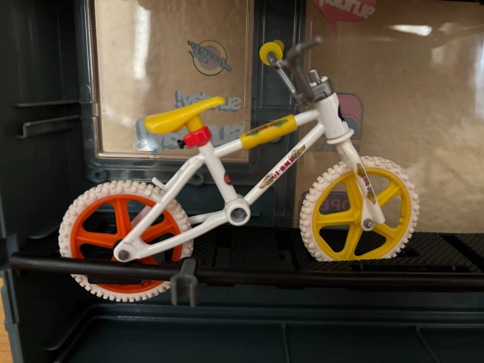 2011 Flick Trix Sunday BMX Display Case Bike Shop Odyssey Bikes & Parts Included - Image 4 of 4