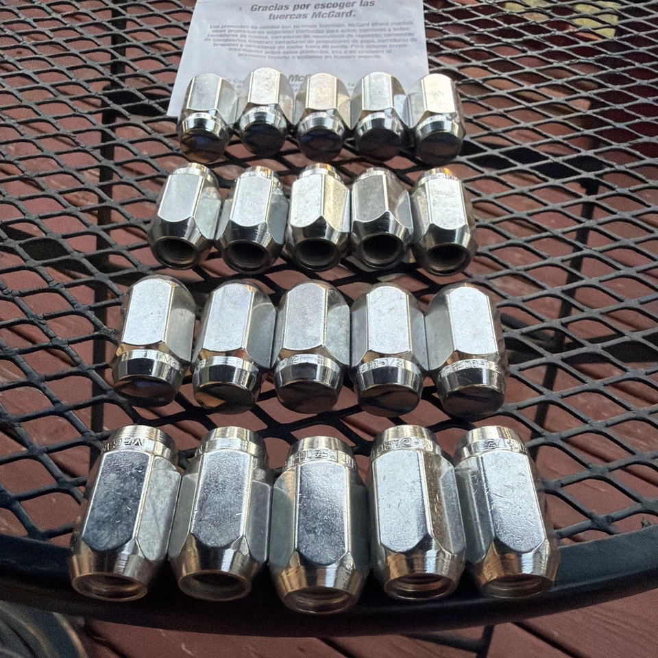 MCGARD 69400 New Wheel Lug Nuts Set Of 23 Factory Correct Style AMC Jeep CJ7 CJ8 - Imagem 2 de 4