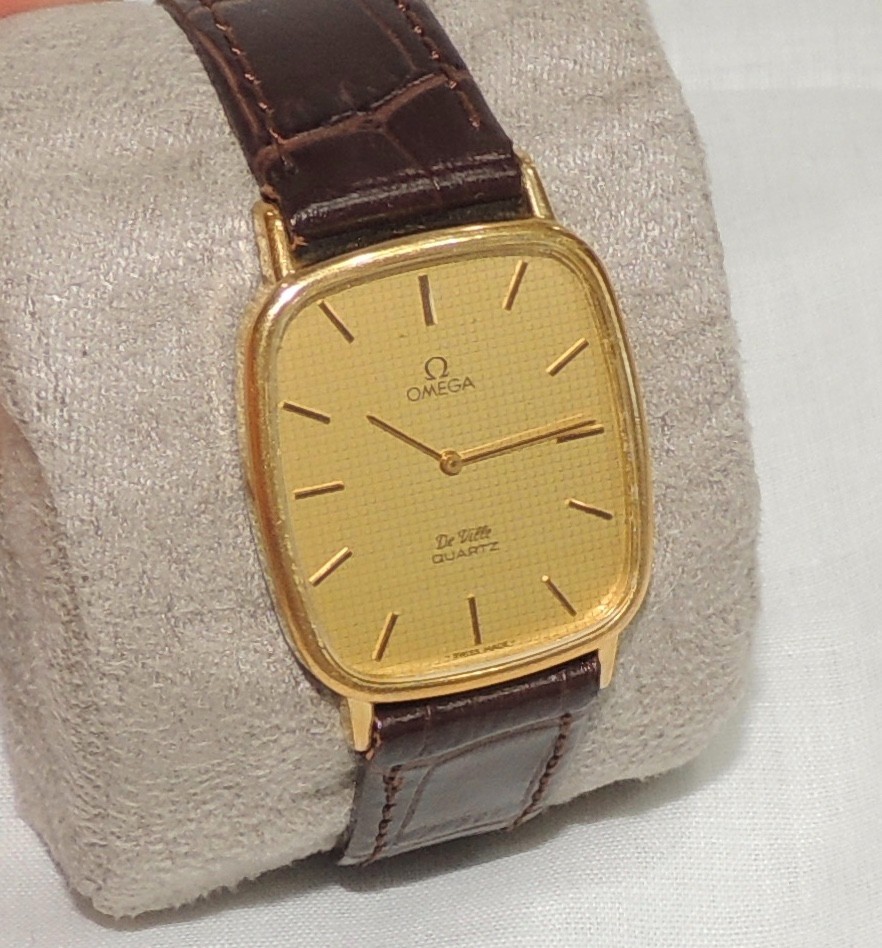 Vintage 70's Omega DeVille Quartz Dress Watch 33mm Mens Gold Timepiece
