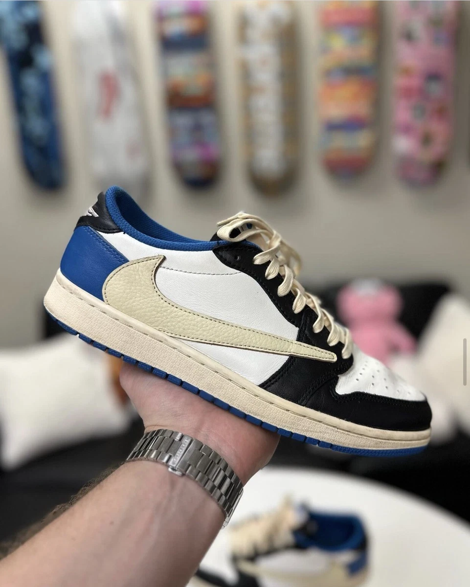 Jordan 1 x hotsell travis scott shoes