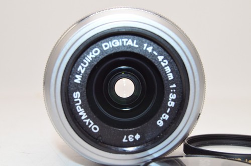NEAR MINT OLYMPUS PEN Lite E-PL6 white / M.ZUIKO 14-42mm F/3.5-5.6 w/Flash works - Picture 16 of 17