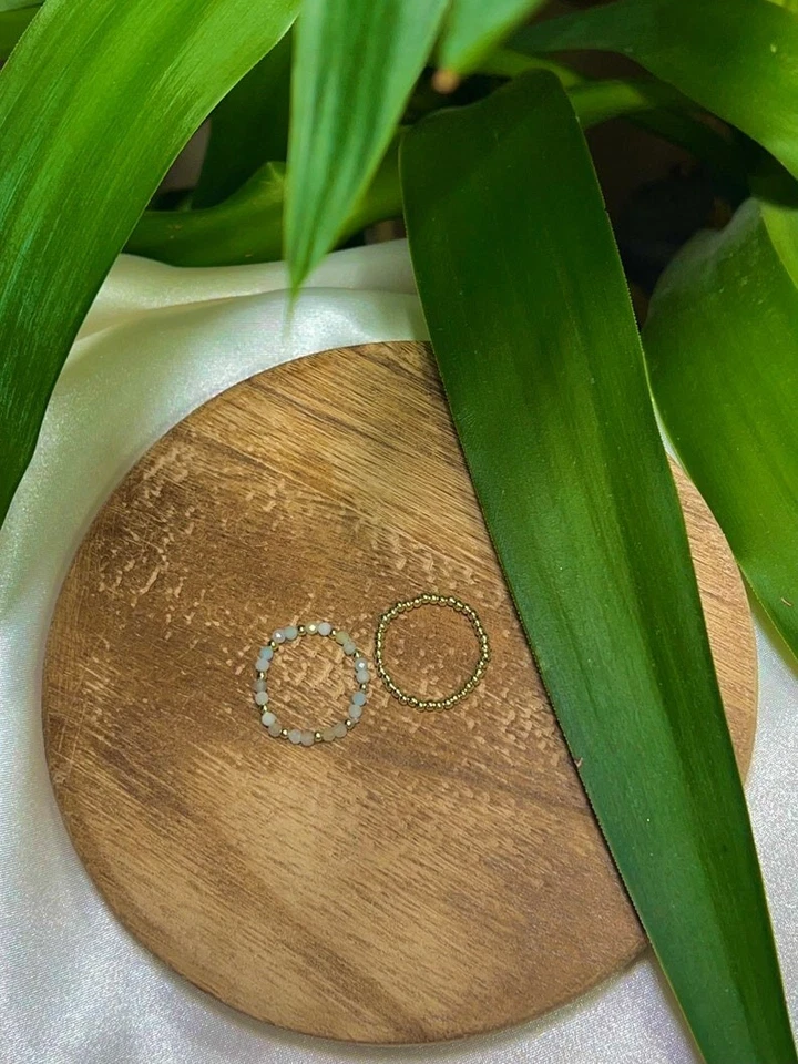 Delicados anillos ajustables de piedras preciosas redondas facetadas de amazonita azul para mujer Foto 3 de 4