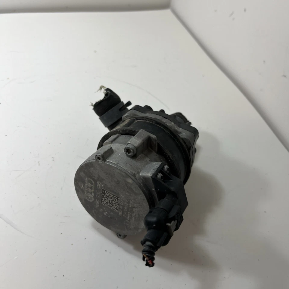 Audi S5 2016 bomba de agua eléctrica 8K0965567 OEM Foto 3 de 4