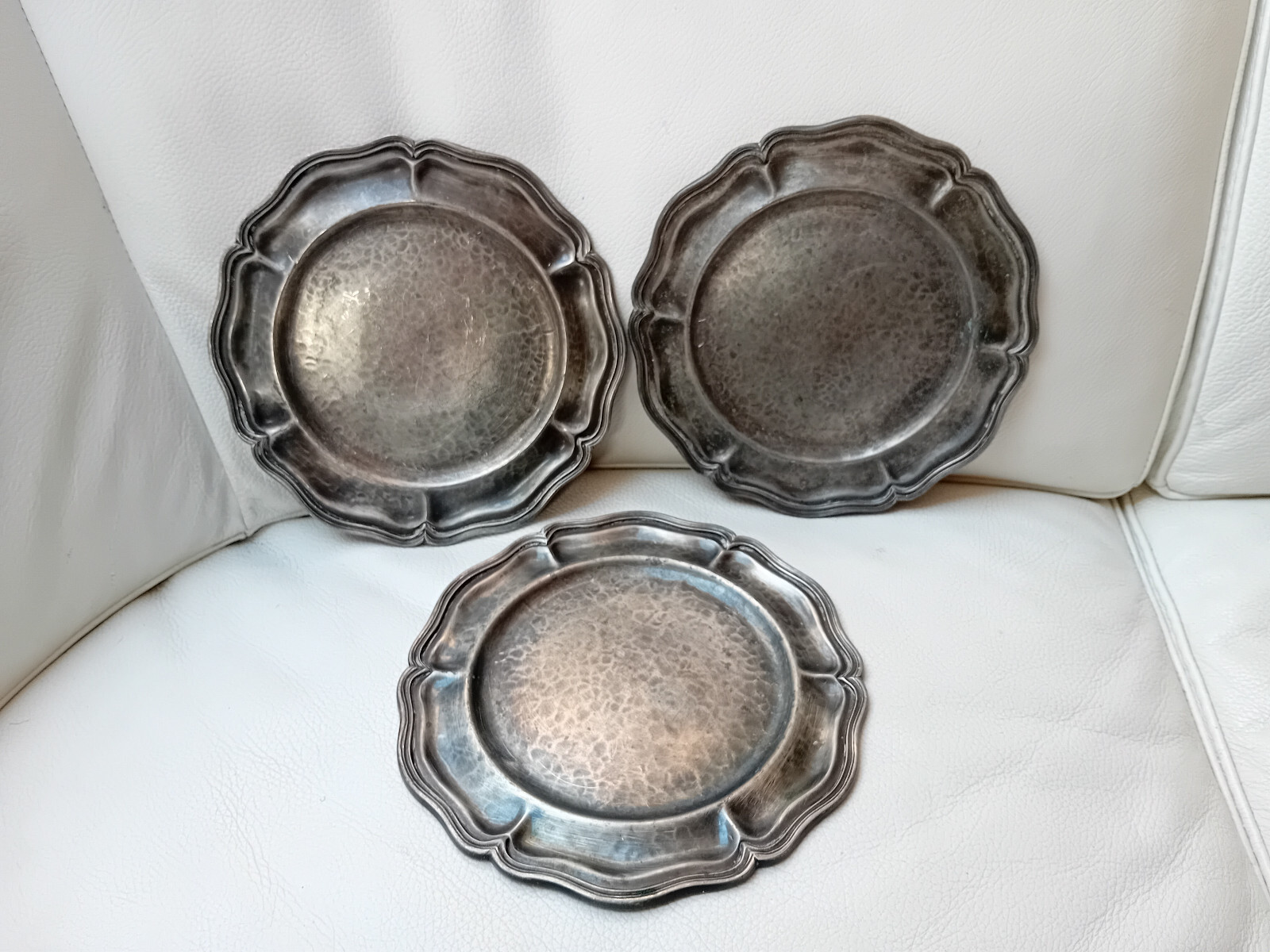 3 Antigua Platos Peltre Fuera Del Camino Trillado Mano Al Final 800 Ø 20CM Deco