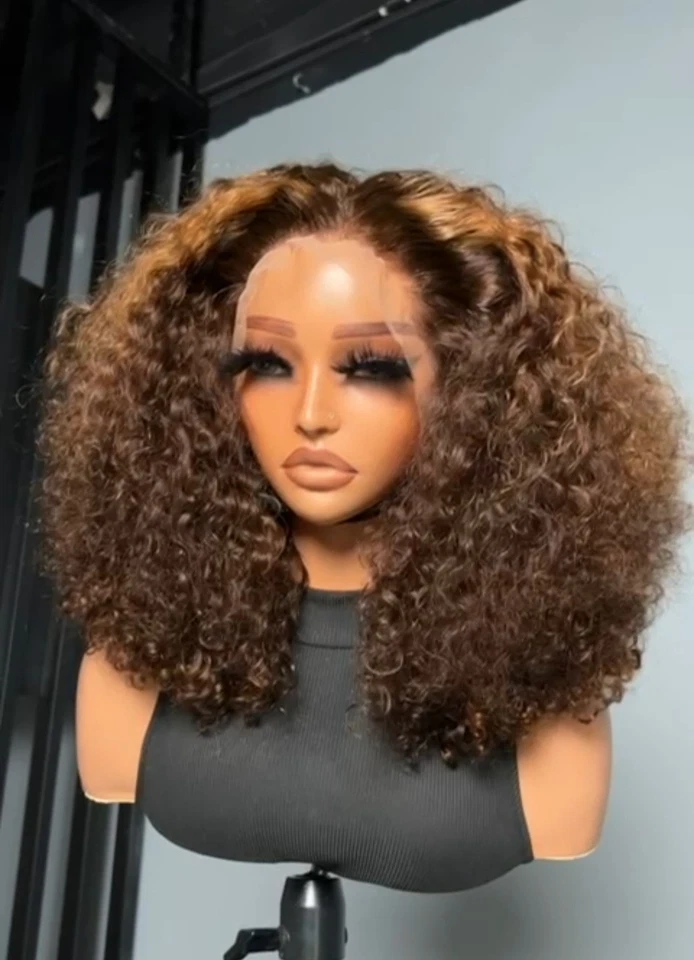 Peluca húmeda y rizada de encaje 13x4, cabello humano 100 % vietnamita, SDD. 250% densidad. Foto 4 de 4