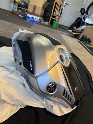 Yamaha R1M Tank mit Benzin Pumpe und Abdeckung und Tankpad 2015-2025