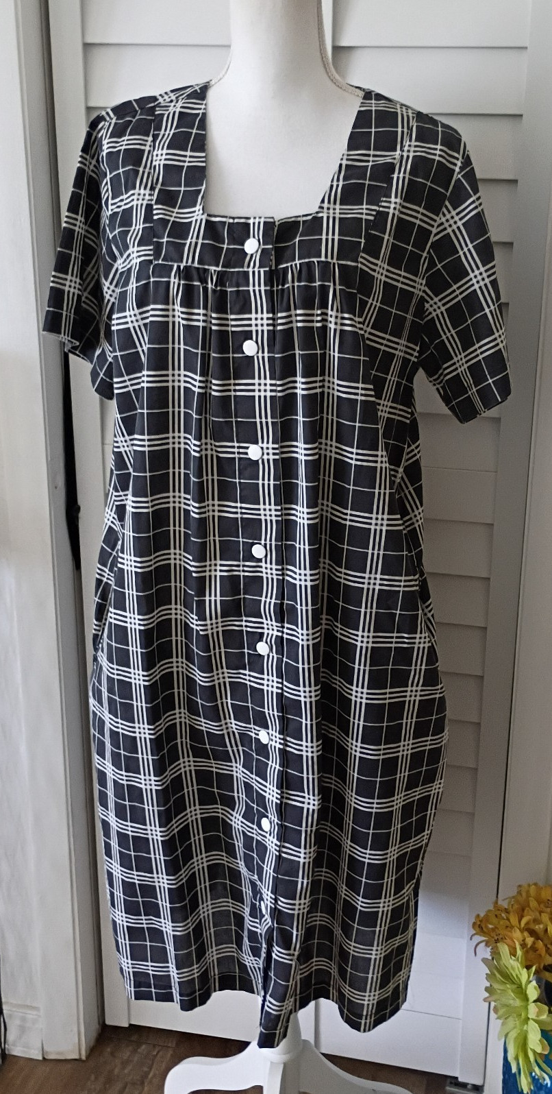 Anthony Richards women's gray & white plaid snap … - image 1