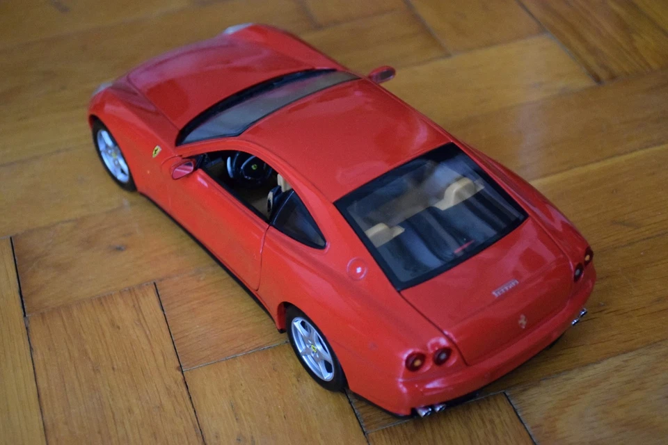 Ferrari F137 Hotwheels 1 18 - Immagine 2 di 4