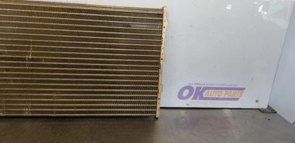 Chevy Silverado 3500 1993 condensador de aire acondicionado 7,4 L Foto 3 de 4