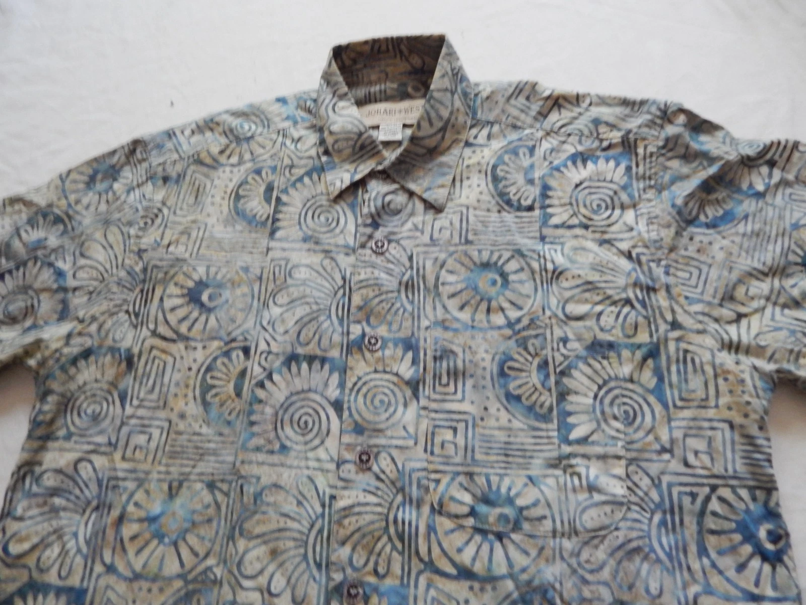 Geometric Batik Blue Gray Short Sleeve Button Up Beach Shirt Medium Mens Cotton