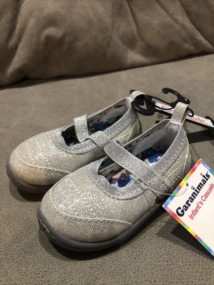 Zapatos Mary Jane Garanimals para niñas pequeñas brillantes 2, 3, 5, 6, Foto 4 de 4