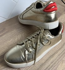 BETSEY JOHNSON BETTIE RED KISS LIPS SNEAKERS TRAINERS SHOES GOLD WOMENS UK4 USA