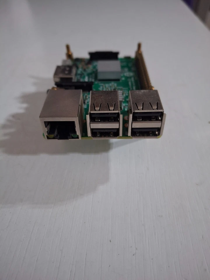 Raspberry Pi 3 Model B Quad Core 1.2GHz 64bit CPU 1GB RAM WiFi & Bluetooth 4.1 - Image 2 of 3