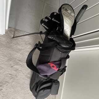TaylorMade FlexTech Carry Golf Stand Bag Black with Straps Excellent Condition