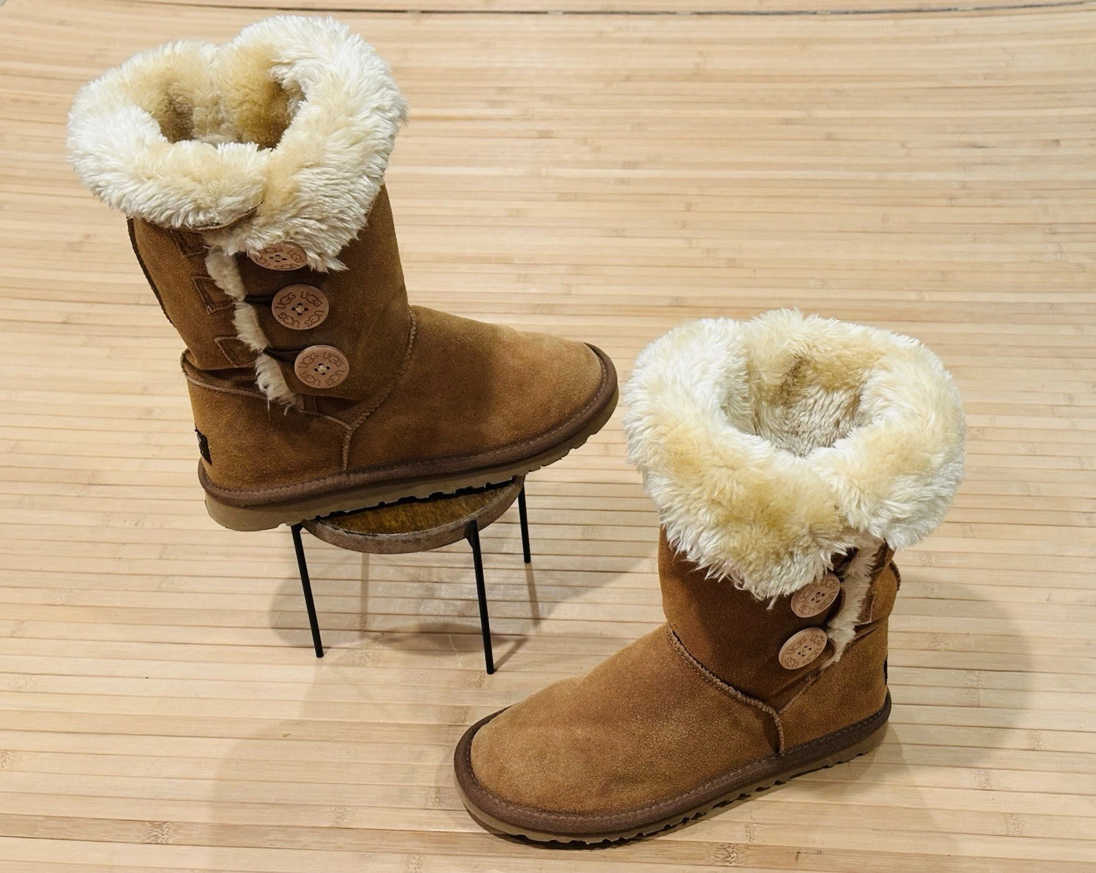 Stivali UGG Bailey con tripletta con bottoni da donna taglia 8 pelle di pecora scamosciata marrone